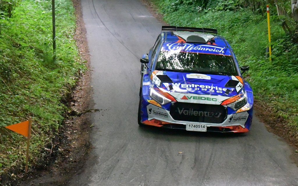 I Rally Sønderjylland sluttede Simon Vallentin på en generel andenplads efter Kenneth Madsen i C3 Rally2 og foran Esben Hegelund i Hyundai i20N WRC. I weekendens finalerunde mødes Simon Vallentin og Kenneth Madsen til en ny tête-à-tête.
(Foto: Morten Dam)